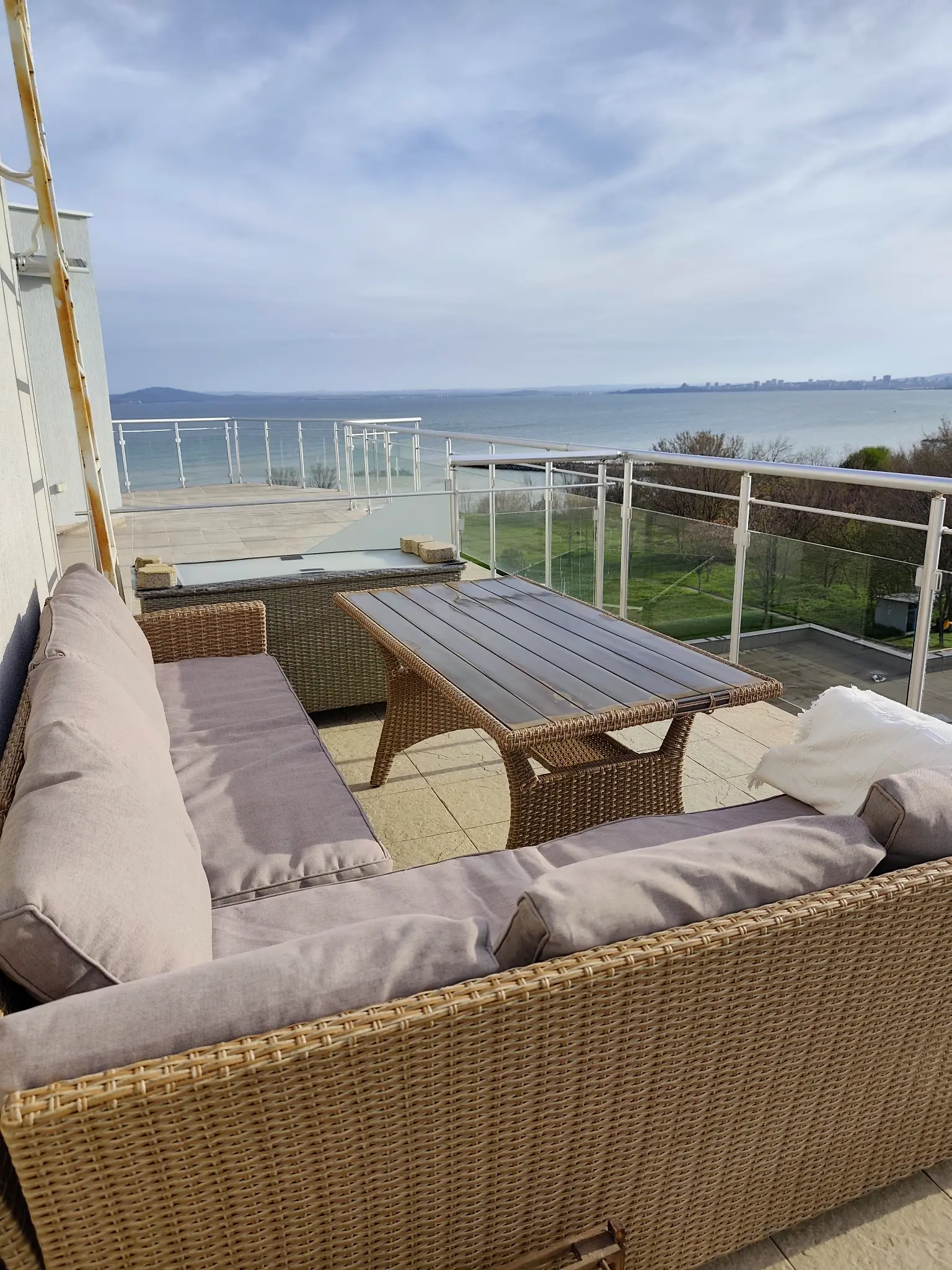 Панорамный апартамент у моря